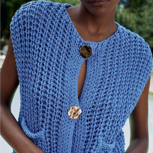 Zara chunky knit vest with gold buttons - Picture 1 of 6